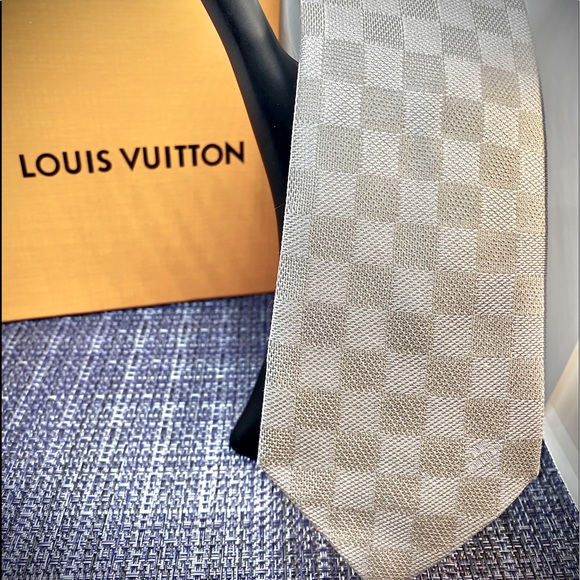 Louis Vuitton Other - LOUIS VUITTON NECK TIE
